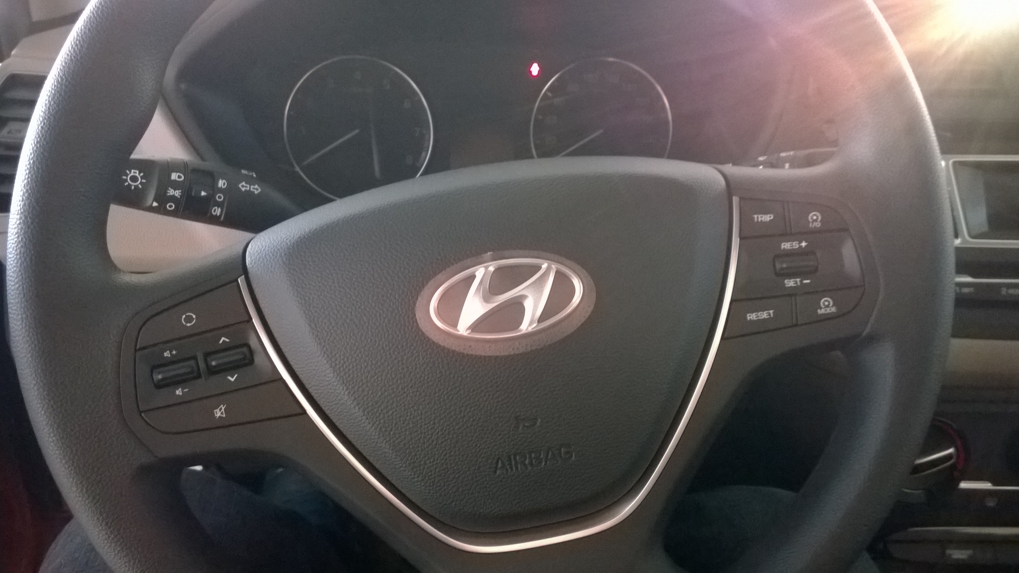 Hyundai i20 Bagaj Açma Düğmesi Nerede