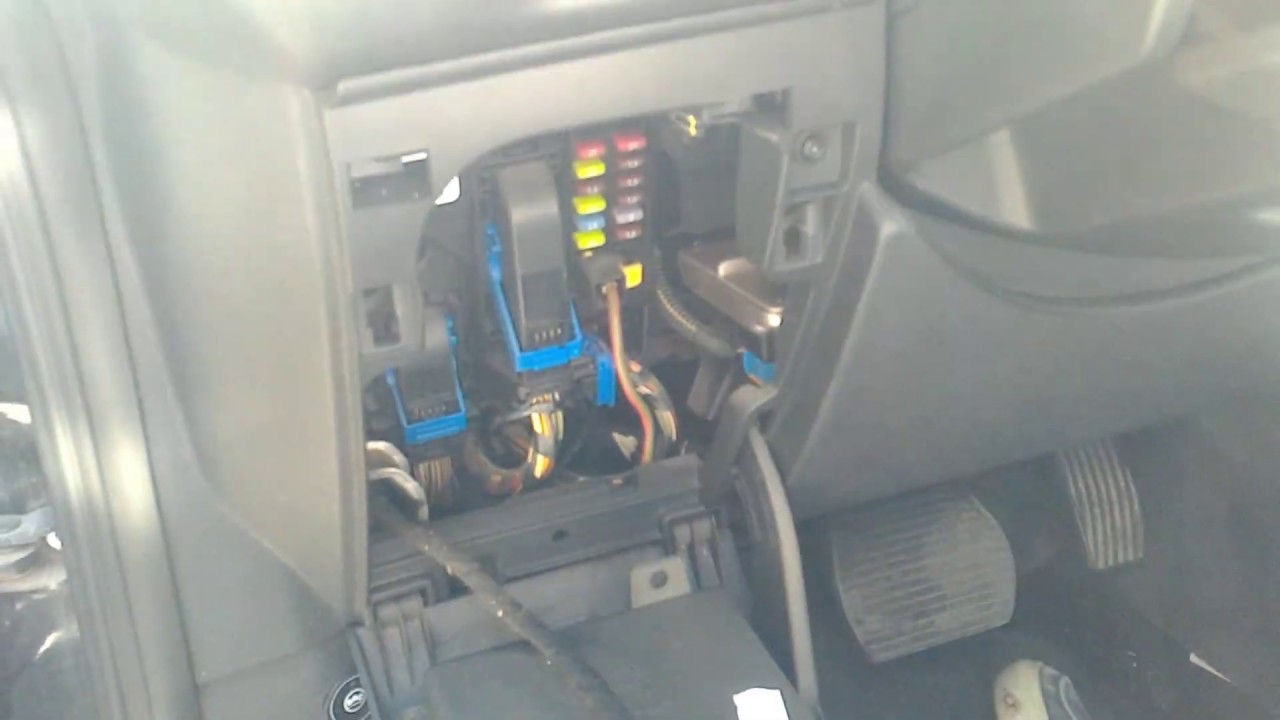 Nissan Navara Sigorta Kutusu Nerede Bulunur